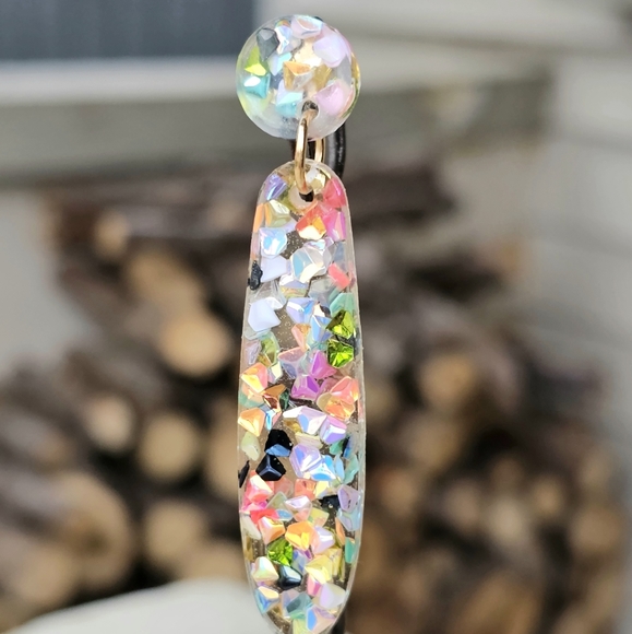 New dangle resin earrings - Picture 3 of 4